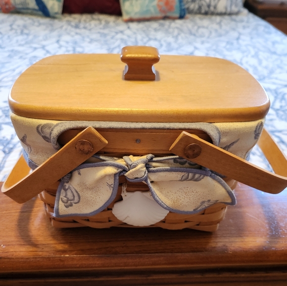 Longaberger Other - Longaberger Vintage Retired Sea  Shell basket combo , wooden lid and tie on
